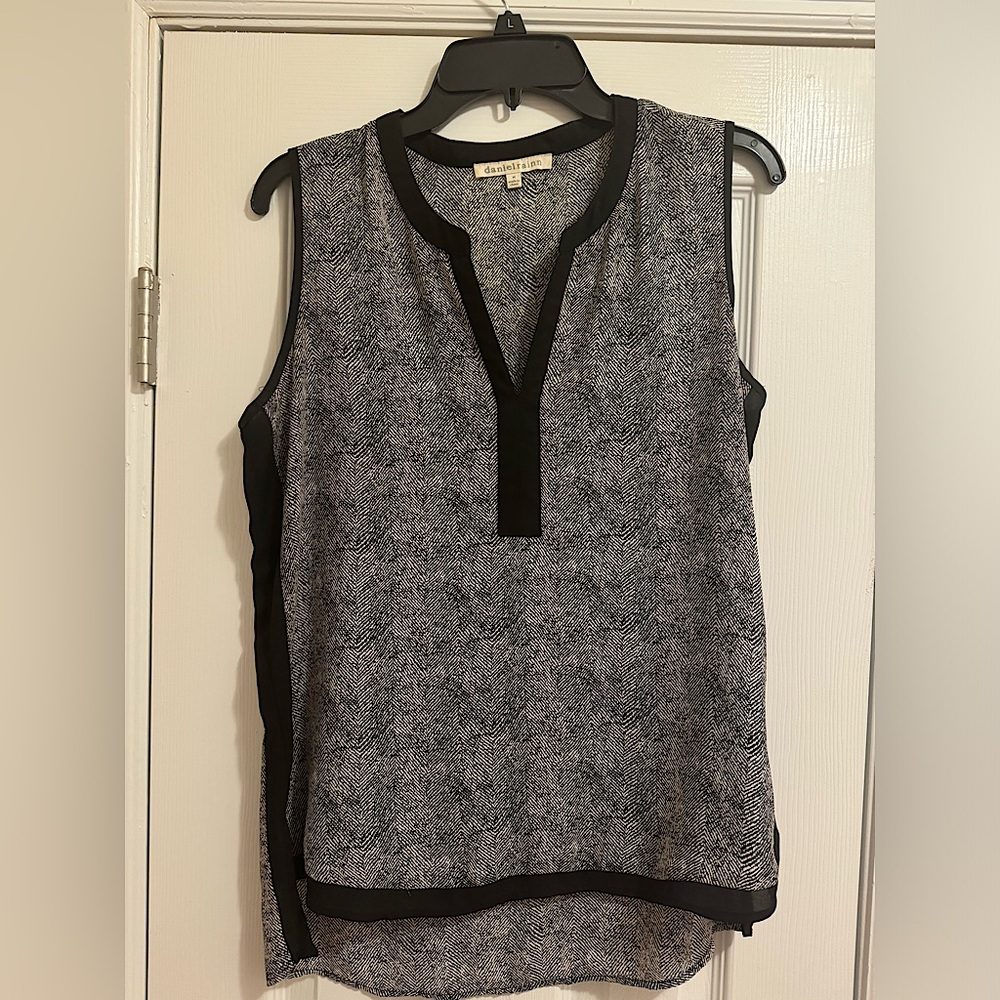 Size L / Adorable herringbone pattern women’s lightweight tank